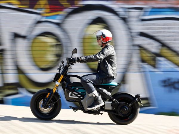 Trendovska urbana mobilnost BMW CE 02